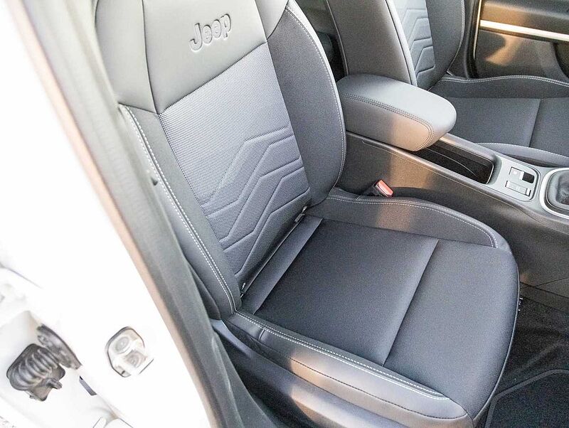 Jeep Avenger 1.2 Altitude Winterpaket/Navi