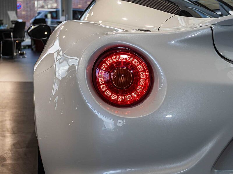 Alfa Romeo 4C 1.8 TBi Coup&eacute;  NUR 4107km!