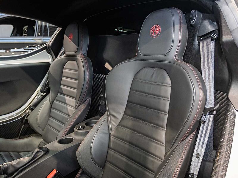 Alfa Romeo 4C 1.8 TBi Coup&eacute;  NUR 4107km!