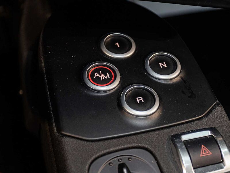 Alfa Romeo 4C 1.8 TBi Coup&eacute;  NUR 4107km!