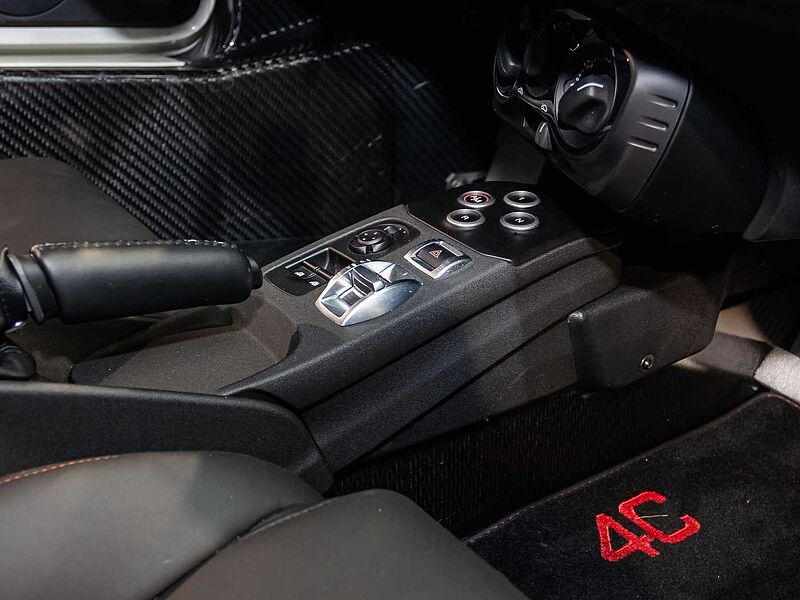 Alfa Romeo 4C 1.8 TBi Coup&eacute;  NUR 4107km!