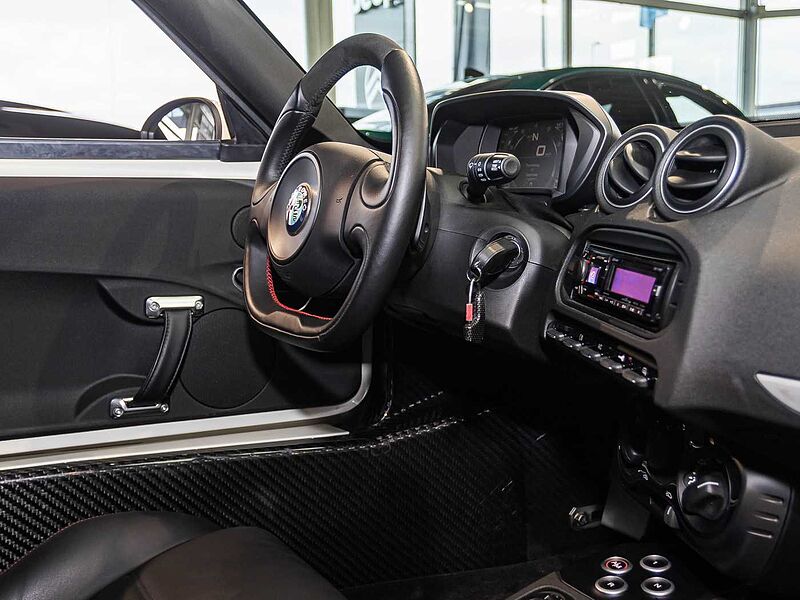 Alfa Romeo 4C 1.8 TBi Coup&eacute;  NUR 4107km!