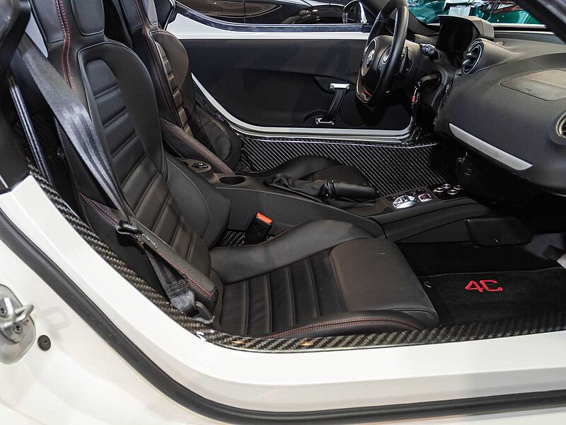 Alfa Romeo 4C 1.8 TBi Coup&eacute;  NUR 4107km!