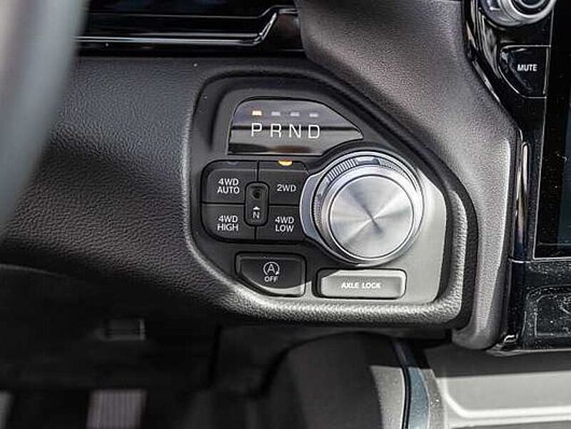 Dodge RAM 1500 Laramie Night Premium LPG