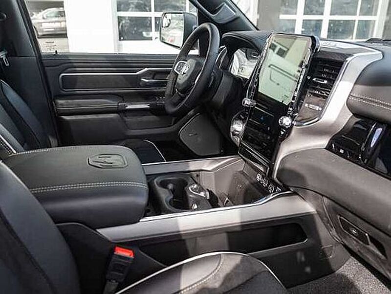 Dodge RAM 1500 Laramie Night Premium LPG