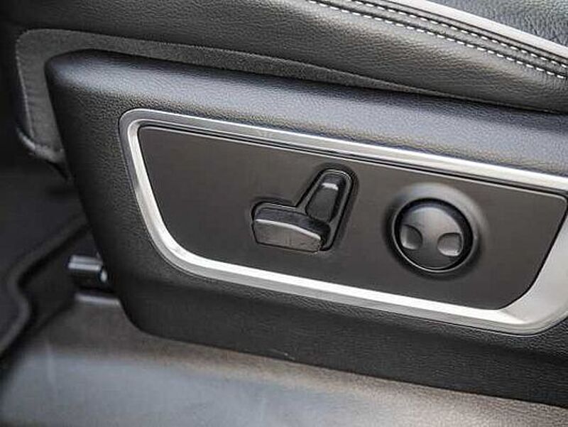 Dodge RAM 1500 Laramie Night Premium LPG