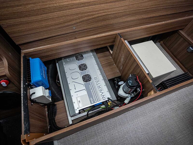 Eura Mobil Integra 890 QB ALKO HUBST&Uuml;TZEN 2xTV Dachklima