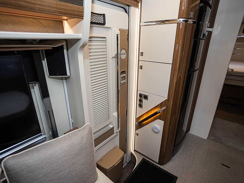 Eura Mobil Integra 890 QB ALKO HUBST&Uuml;TZEN 2xTV Dachklima