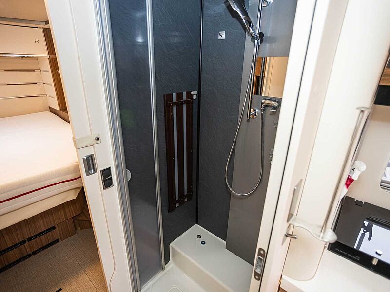 Eura Mobil Integra 890 QB ALKO HUBST&Uuml;TZEN 2xTV Dachklima