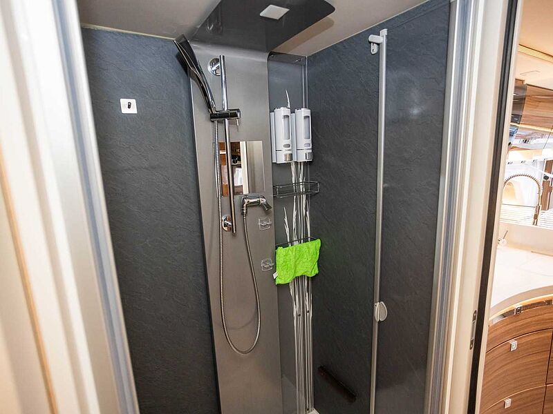 Eura Mobil Integra 890 QB ALKO HUBST&Uuml;TZEN 2xTV Dachklima