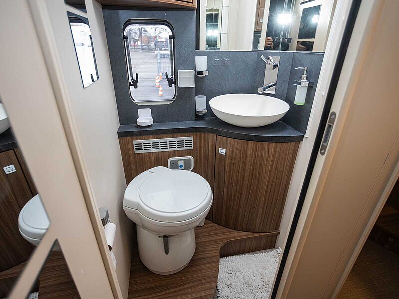 Eura Mobil Integra 890 QB ALKO HUBST&Uuml;TZEN 2xTV Dachklima