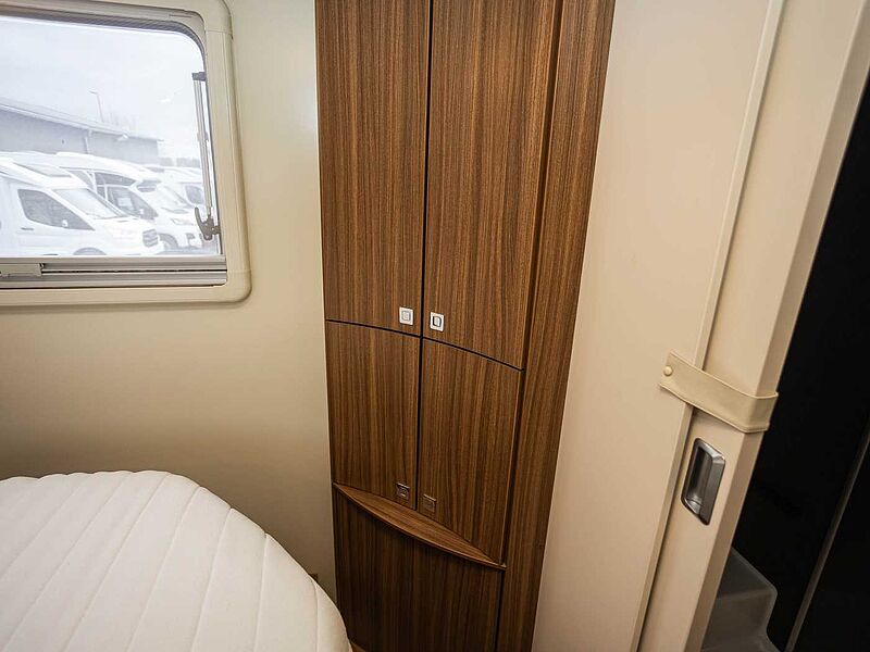 Eura Mobil Integra 890 QB ALKO HUBST&Uuml;TZEN 2xTV Dachklima