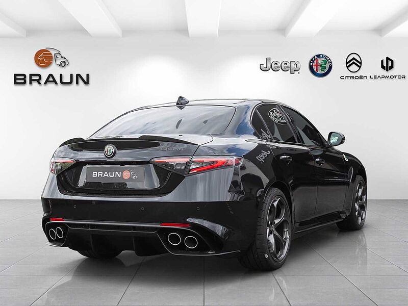 Alfa Romeo Giulia 2.9 V6 Bi-Turbo Quadrifoglio ORO