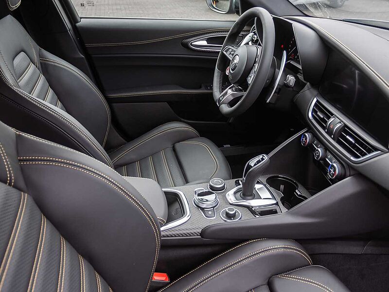 Alfa Romeo Giulia 2.9 V6 Bi-Turbo Quadrifoglio ORO