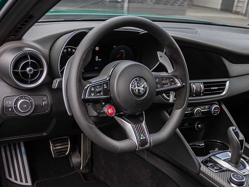 Alfa Romeo Giulia 2.9 V6 Bi-Turbo Quadrifoglio ORO