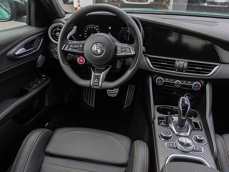 Alfa Romeo Giulia 2.9 V6 Bi-Turbo Quadrifoglio ORO