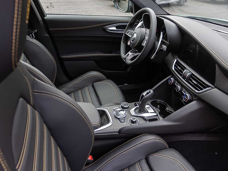 Alfa Romeo Giulia 2.9 V6 Bi-Turbo Quadrifoglio ORO