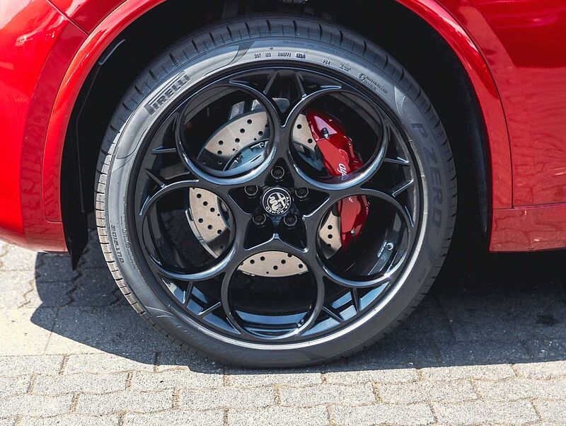 Alfa Romeo Stelvio V6 2.9 Bi-Turbo AT8-Q4 Quadrifoglio