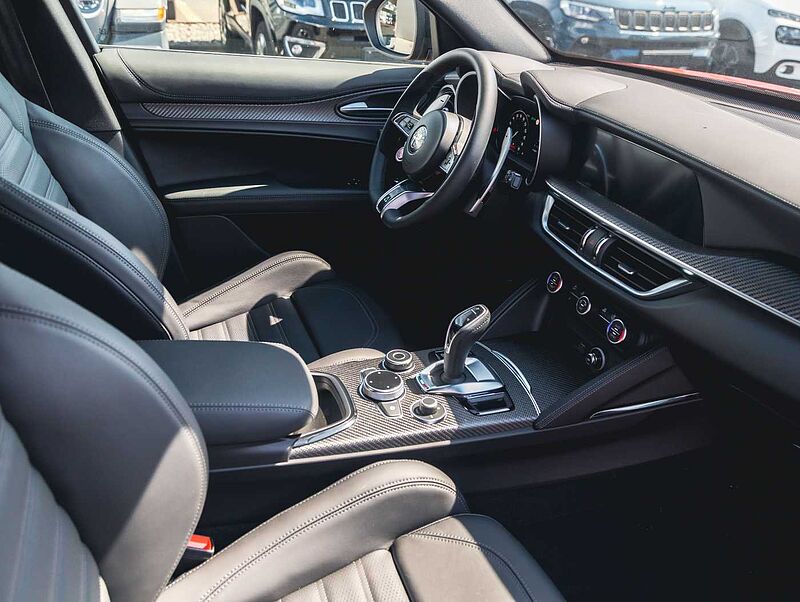 Alfa Romeo Stelvio V6 2.9 Bi-Turbo AT8-Q4 Quadrifoglio