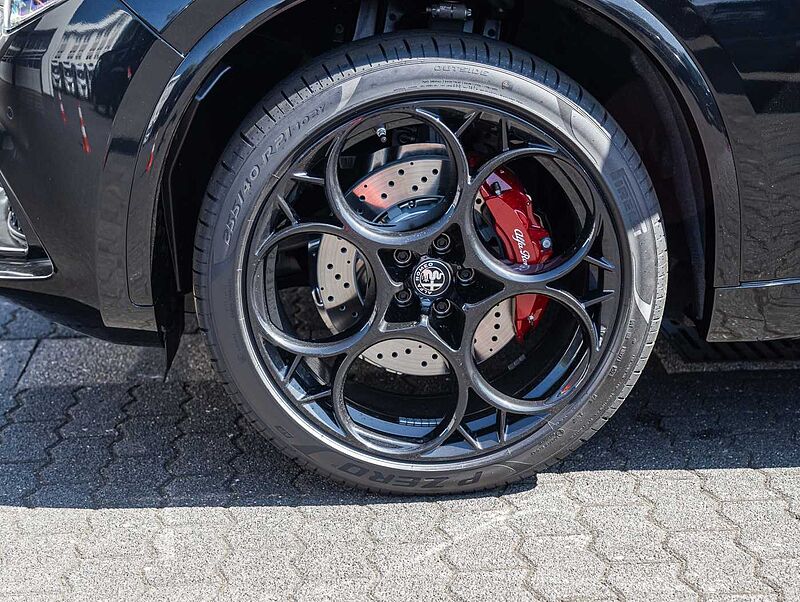 Alfa Romeo Stelvio V6 2.9 Bi-Turbo AT8-Q4 Quadrifoglio