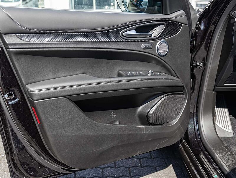 Alfa Romeo Stelvio V6 2.9 Bi-Turbo AT8-Q4 Quadrifoglio
