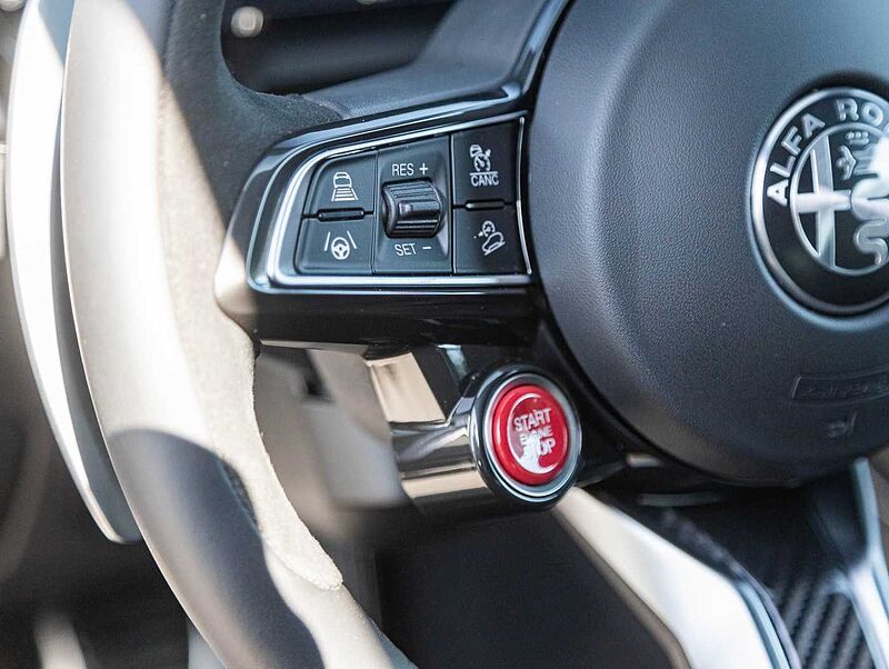 Alfa Romeo Stelvio V6 2.9 Bi-Turbo AT8-Q4 Quadrifoglio