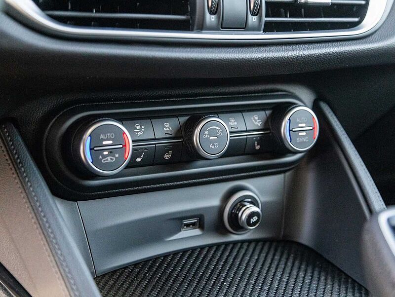 Alfa Romeo Stelvio V6 2.9 Bi-Turbo AT8-Q4 Quadrifoglio