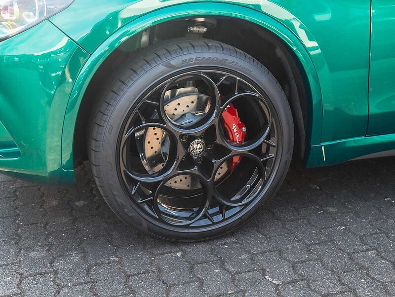 Alfa Romeo Stelvio V6 2.9 Bi-Turbo AT8-Q4 Quadrifoglio MY24