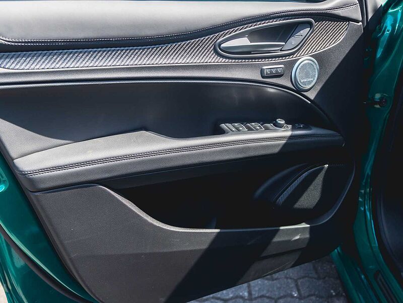 Alfa Romeo Stelvio V6 2.9 Bi-Turbo AT8-Q4 Quadrifoglio MY24