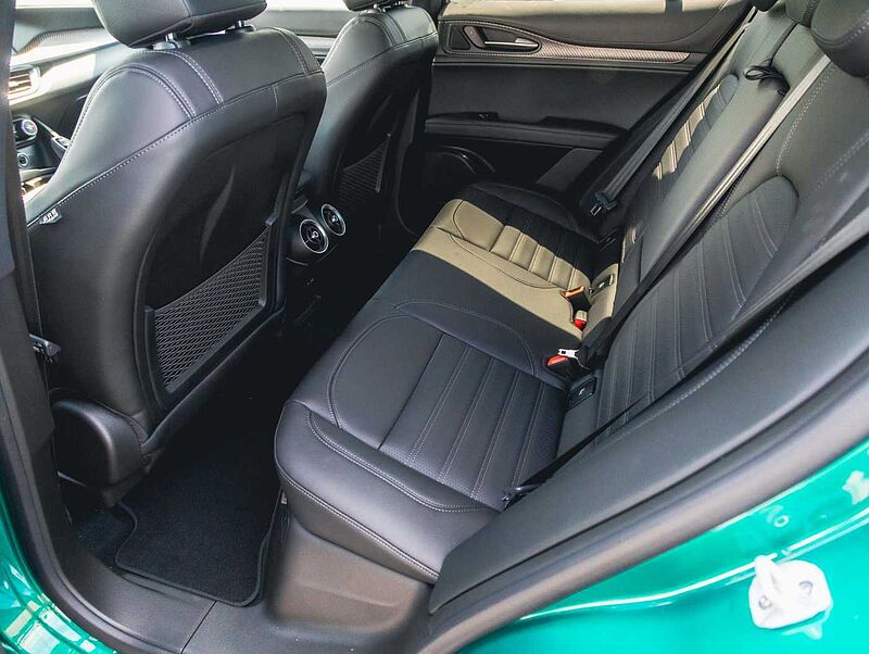 Alfa Romeo Stelvio V6 2.9 Bi-Turbo AT8-Q4 Quadrifoglio MY24