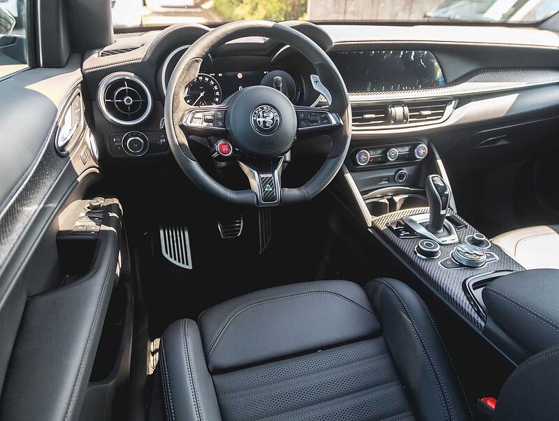 Alfa Romeo Stelvio V6 2.9 Bi-Turbo AT8-Q4 Quadrifoglio MY24