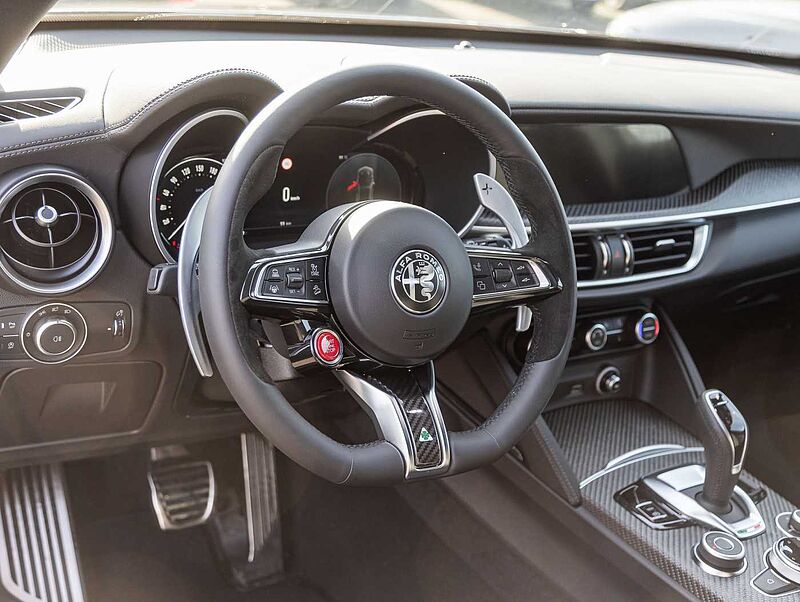 Alfa Romeo Stelvio V6 2.9 Bi-Turbo AT8-Q4 Quadrifoglio