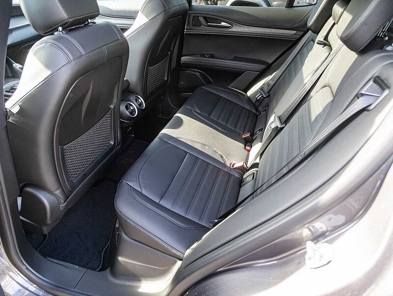 Alfa Romeo Stelvio V6 2.9 Bi-Turbo AT8-Q4 Quadrifoglio