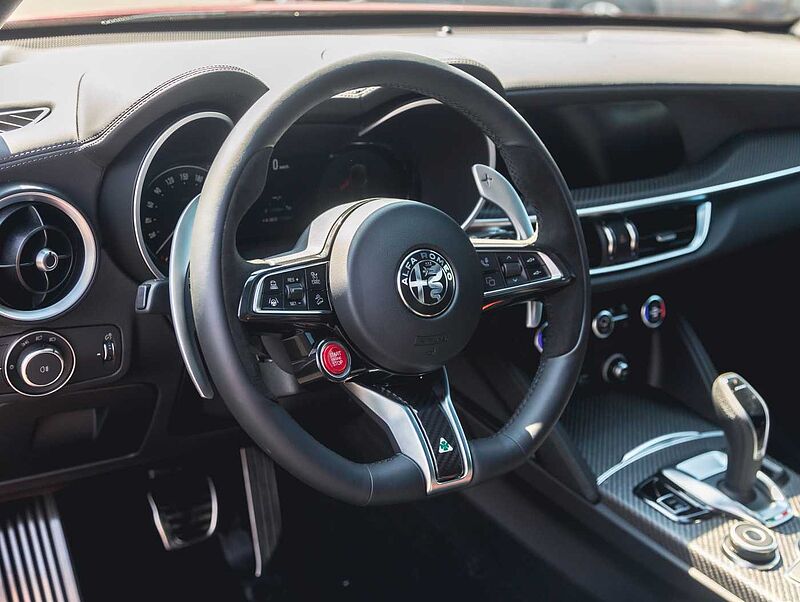 Alfa Romeo Stelvio V6 2.9 Bi-Turbo AT8-Q4 Quadrifoglio MY24