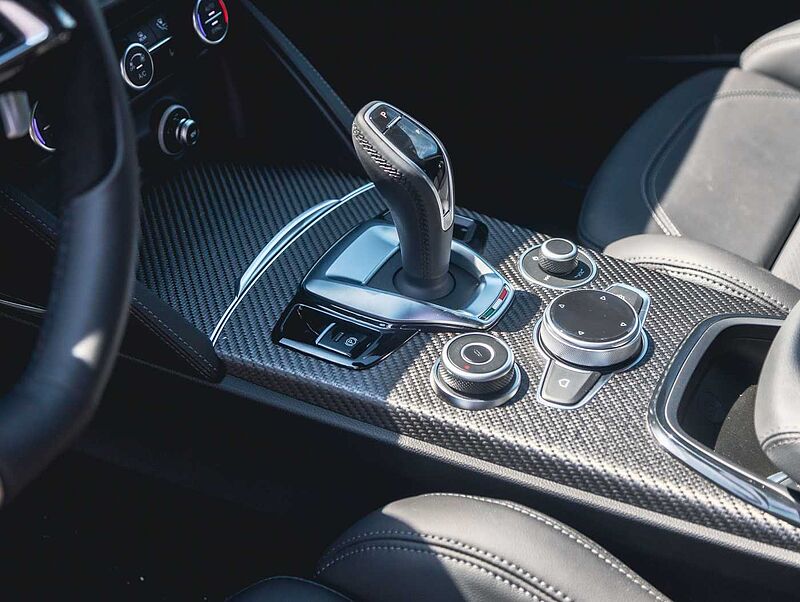 Alfa Romeo Stelvio V6 2.9 Bi-Turbo AT8-Q4 Quadrifoglio MY24