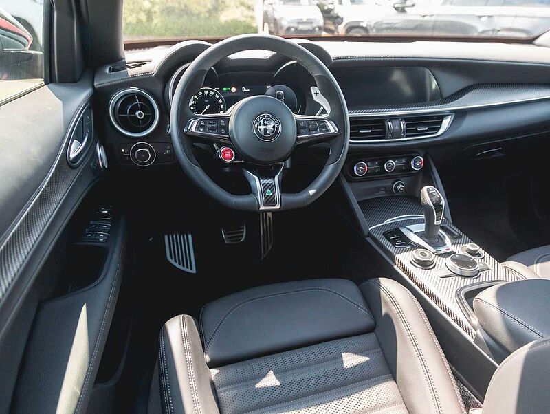 Alfa Romeo Stelvio V6 2.9 Bi-Turbo AT8-Q4 Quadrifoglio MY24