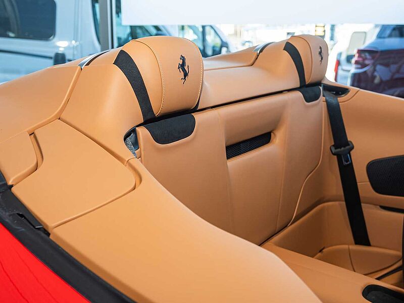 Ferrari Roma Spider Rosso Corsa/Cuoio