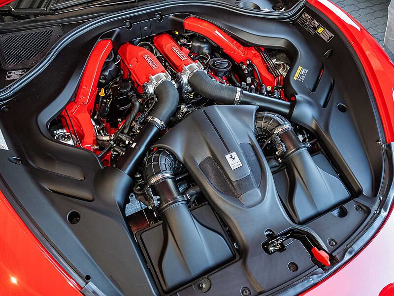 Ferrari Roma Spider Rosso Corsa/Cuoio