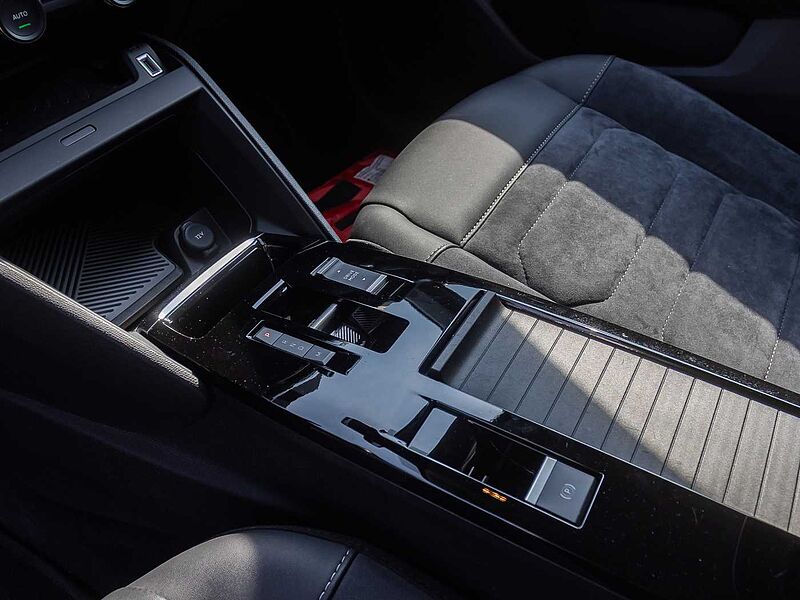 Citroen C4 PureTech 130 EAT8 MAX Techno-Paket