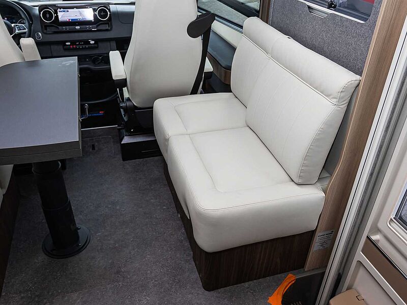 Eura Mobil Integra Line GT - Mercedes IL726QF BLACKLINE