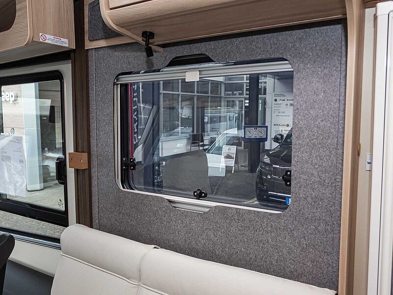 Eura Mobil Integra Line GT - Mercedes IL726QF BLACKLINE