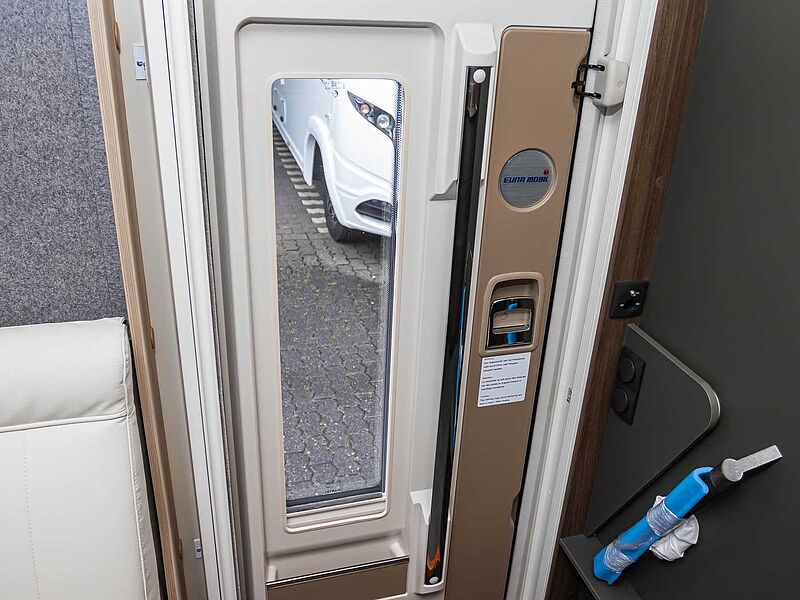Eura Mobil Integra Line GT - Mercedes IL726QF BLACKLINE