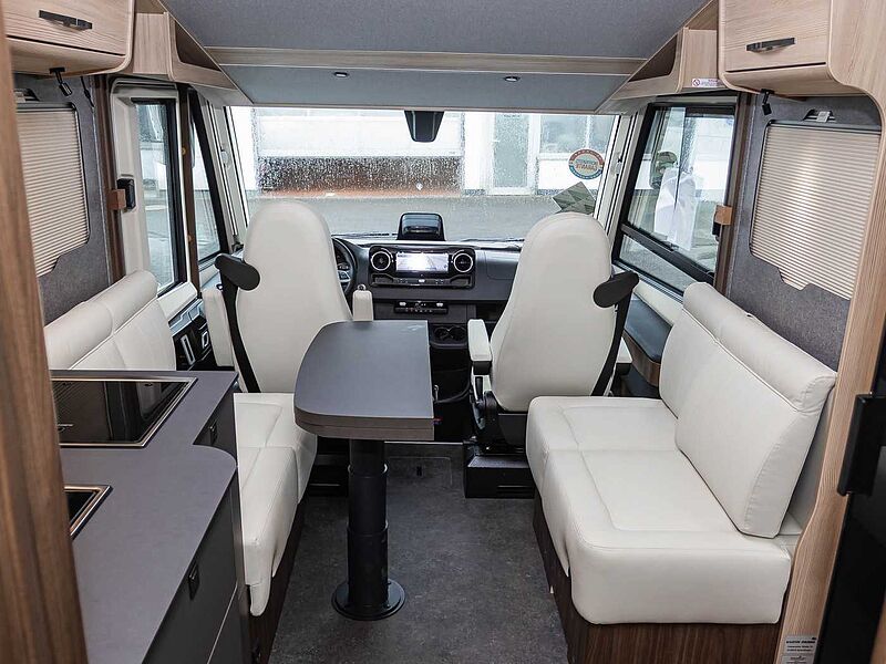 Eura Mobil Integra Line GT - Mercedes IL726QF BLACKLINE