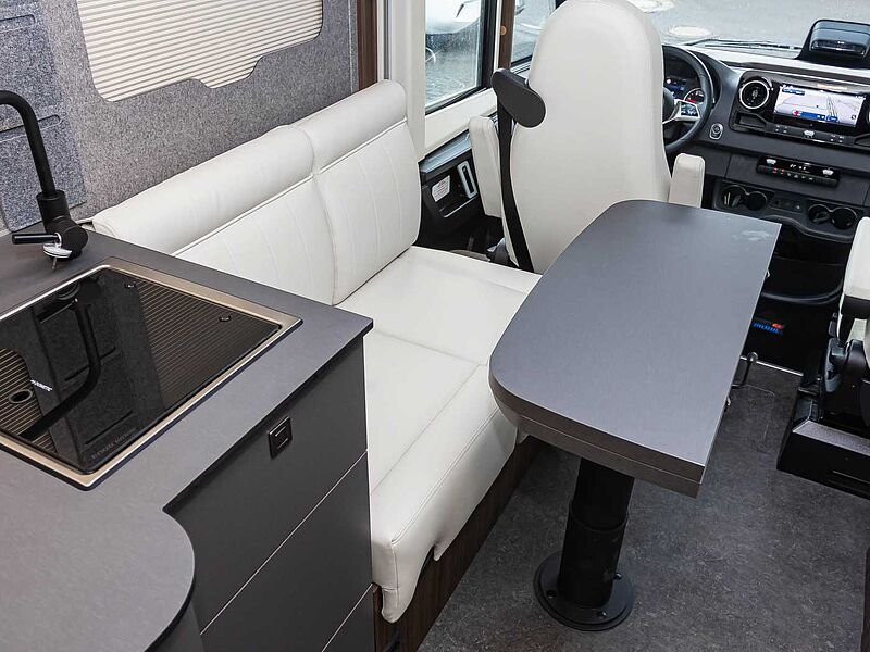 Eura Mobil Integra Line GT - Mercedes IL726QF BLACKLINE