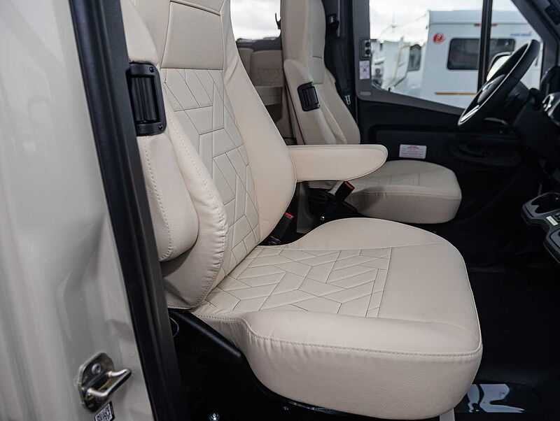 Eura Mobil XTURA 686 EF 4x4  MODELL 26