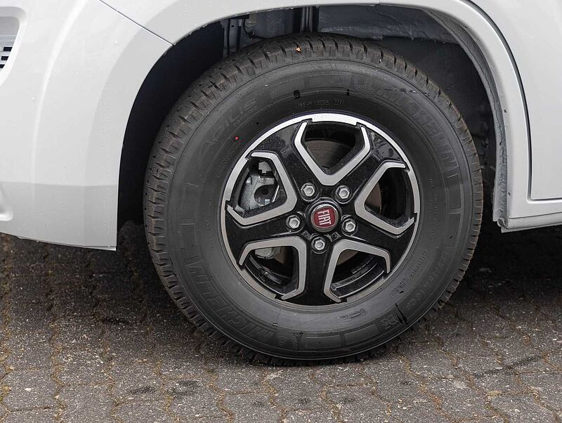 Etrusco A 7300 DB 4.4 t 6-Sitzer UPE 94.903€