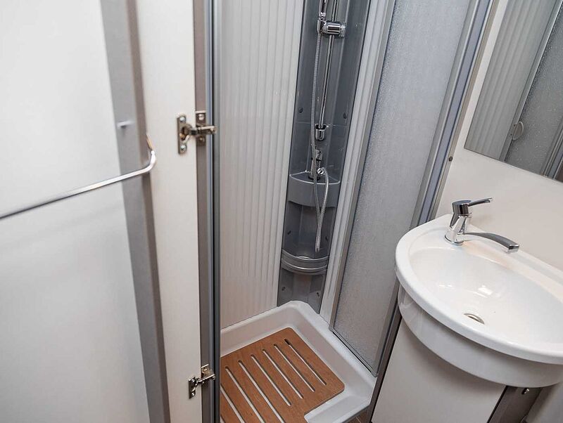 Etrusco A 7300 DB 4.4 t 6-Sitzer UPE 94.903€