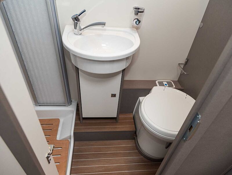 Etrusco A 7300 DB 4.4 t 6-Sitzer UPE 94.903€