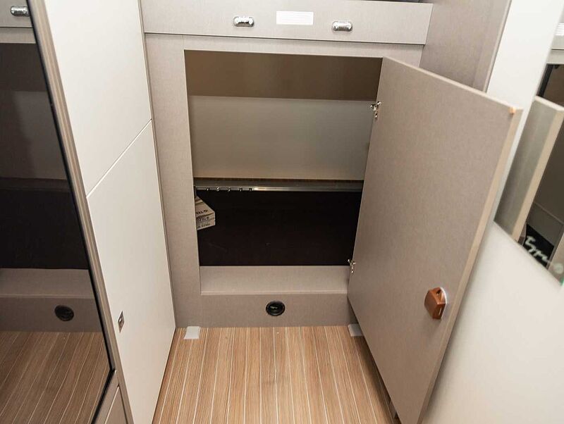 Etrusco A 7300 DB 4.4 t 6-Sitzer UPE 94.903€